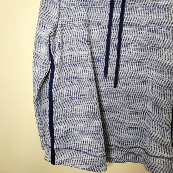 T By Talbots Cowl Neck Pullover Sz L Navy/White Chevron Preppy Casual - Picture 5 of 8